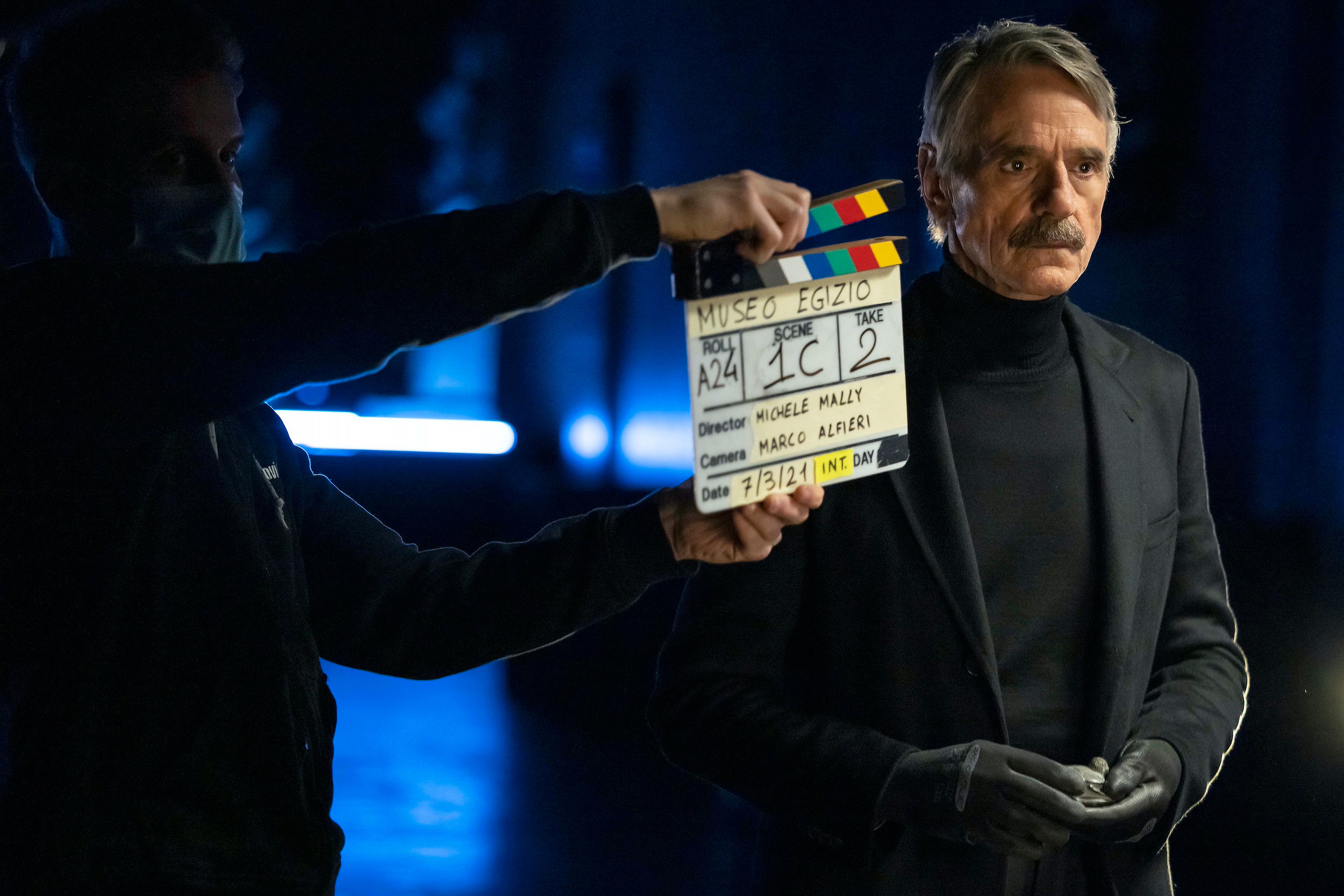 Uomini e dei. Le meraviglie del museo egizio jeremy irons