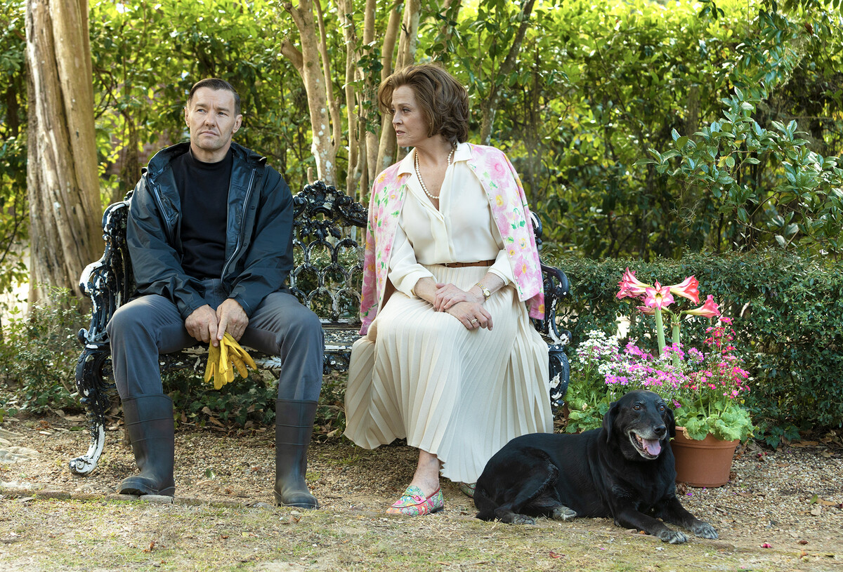 Sigourney Weaver e Joel Edgerton in Il Maestro Giardiniere