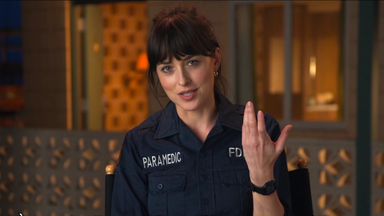 dakota johnson nella featurette di Madame Web