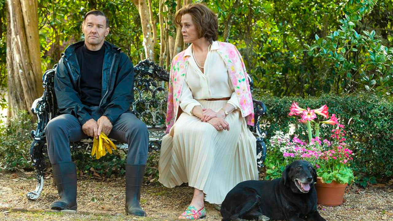Joel Edgerton e Sigourney Weaver ne Il maestro giardiniere
