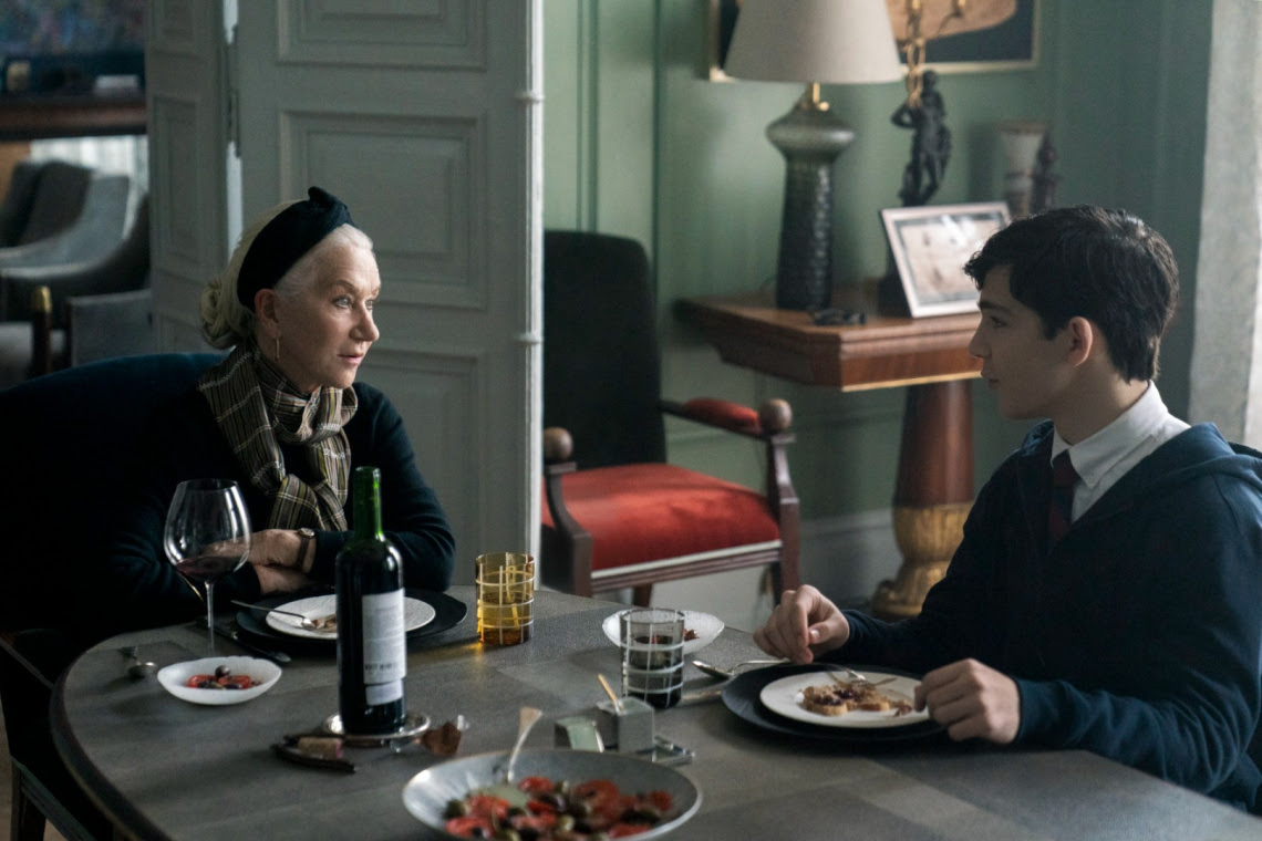 Helen Mirren e Bryce Gheisar in Wonder White Bird
