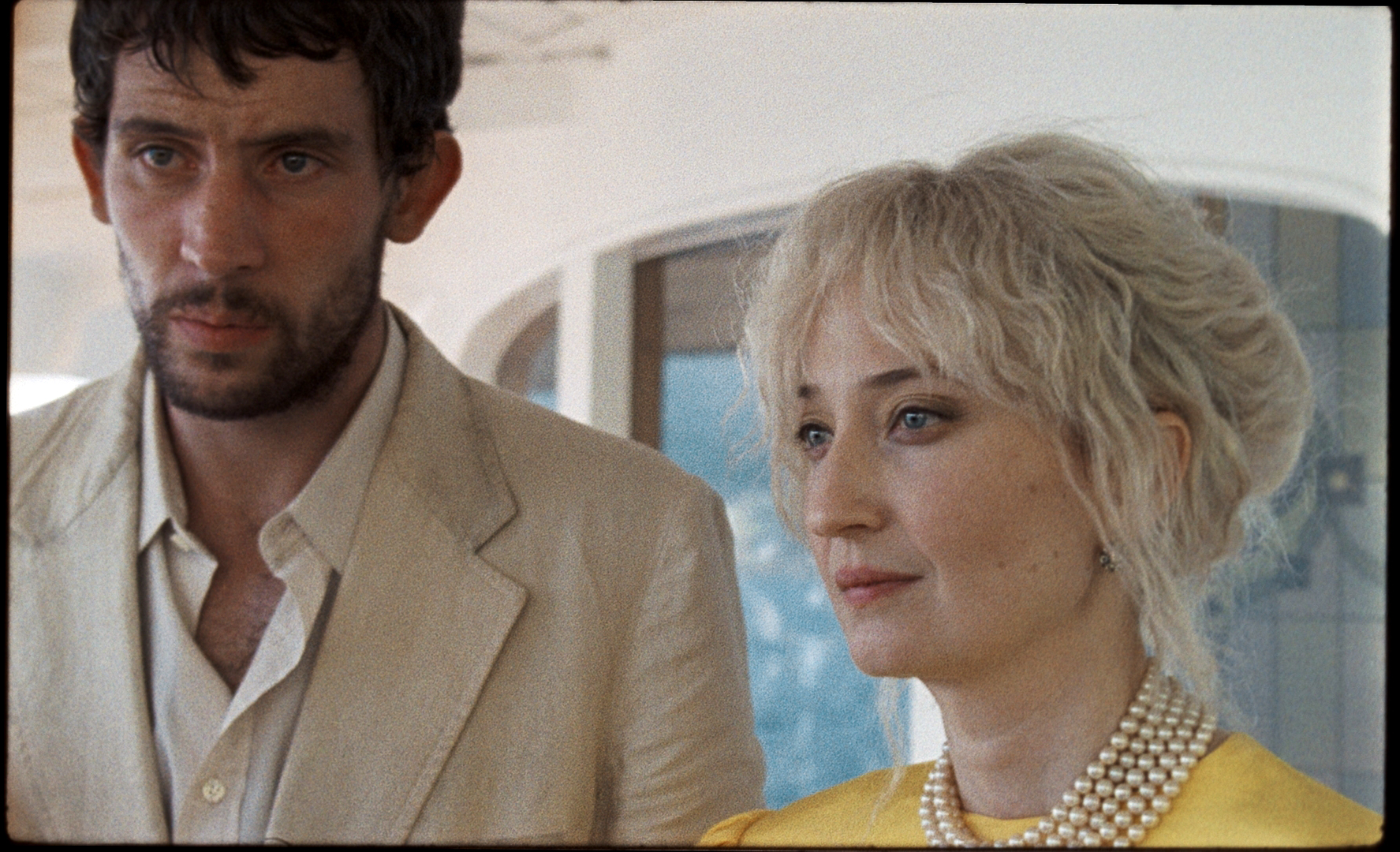 josh o'conner e alna rohrwacher in la chimera