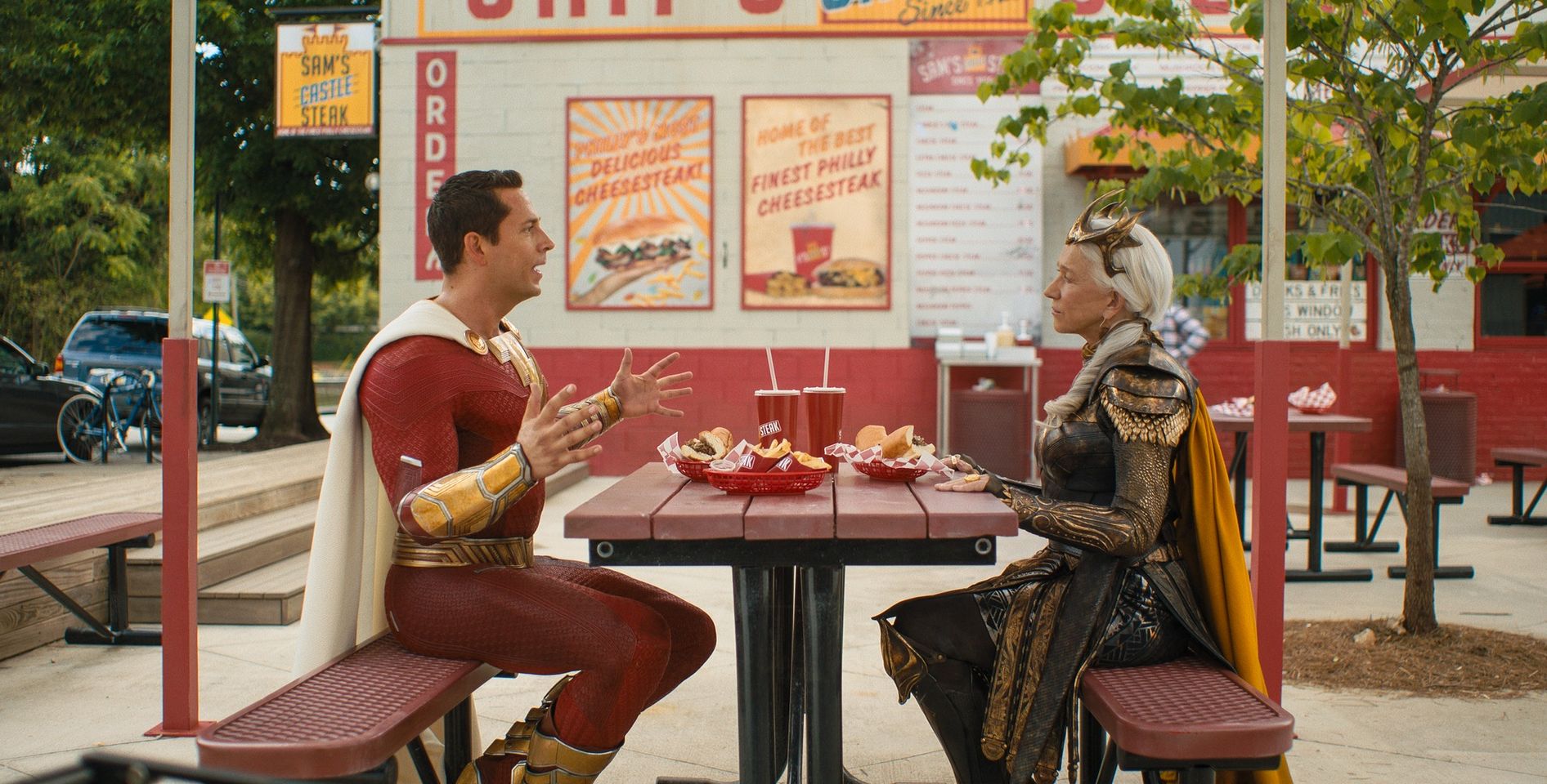helen mirren e zzachary levvy n shazam! furia degli dei