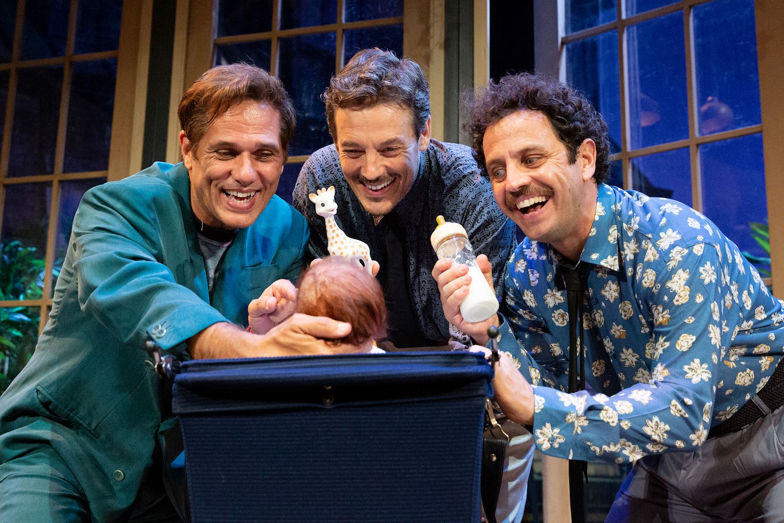 immagine spettacolo teatrale tre uomini e una culla