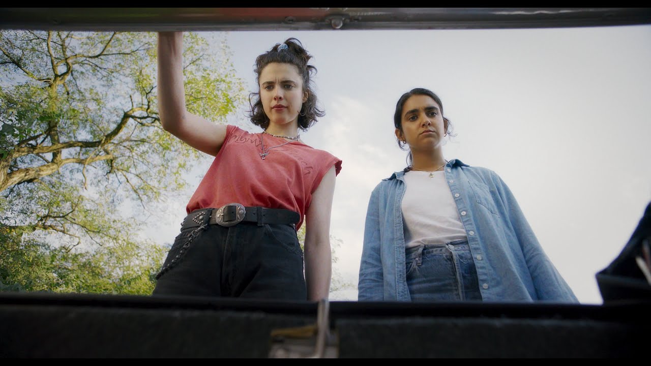 scena drive-away dolls