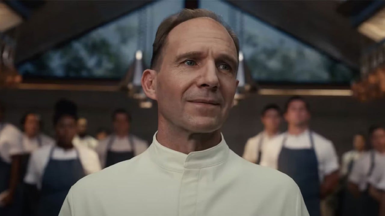 ralph fiennes in the menu