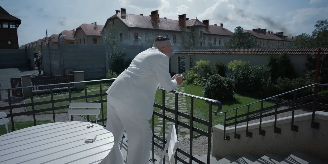 scena film la zona d'interesse