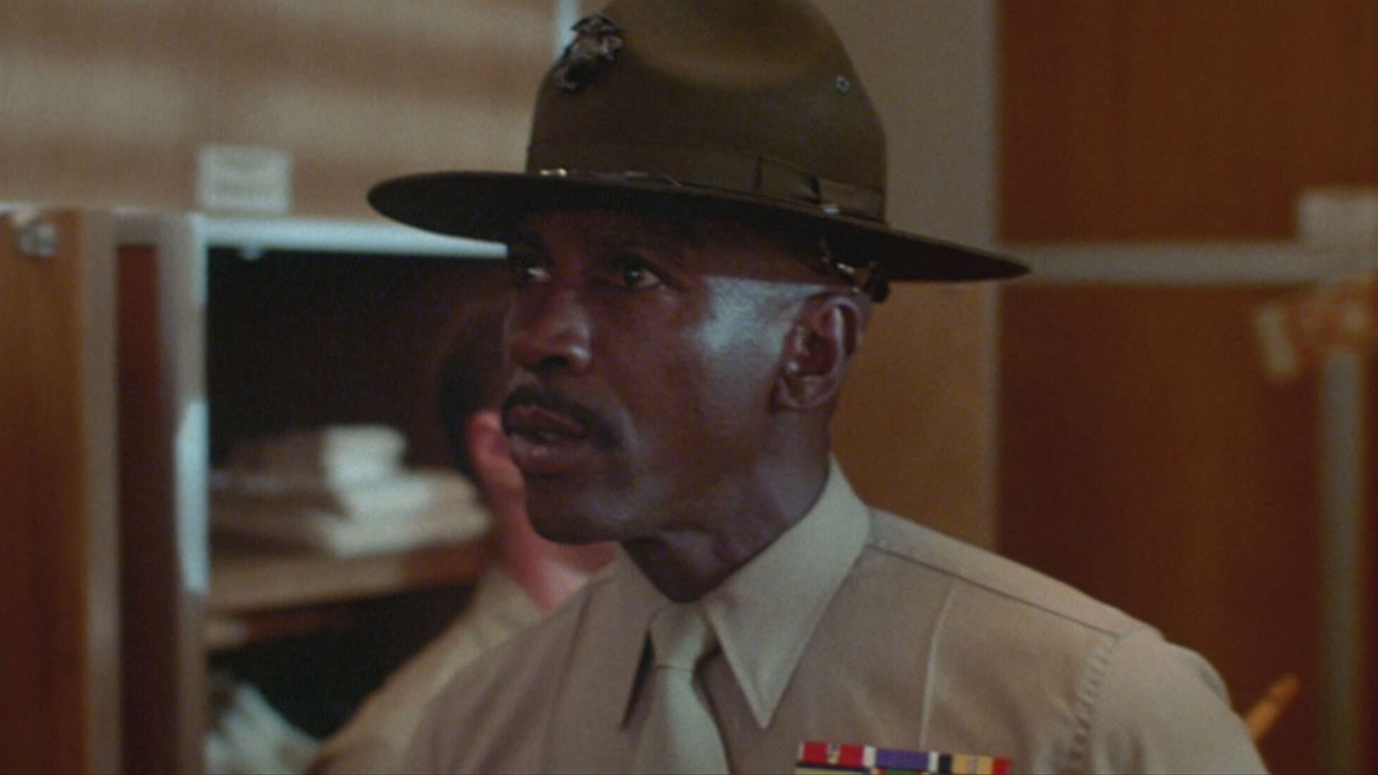 Louis Grossett Jr in ufficiale e gentiluomo