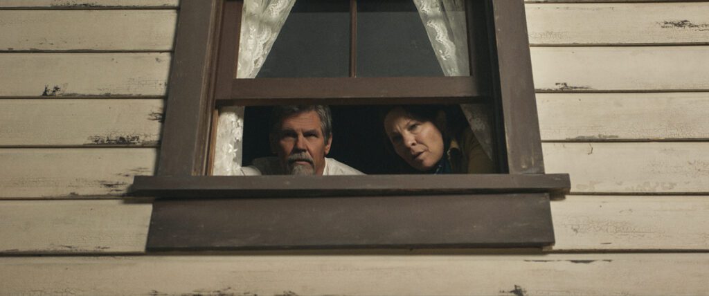 scena seconda stagione serie outer range