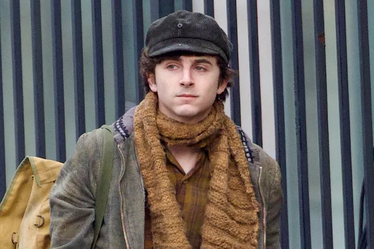 A Complete Unknown: Timothée Chalamet è Bob Dylan nelle prime immagini del biopic
