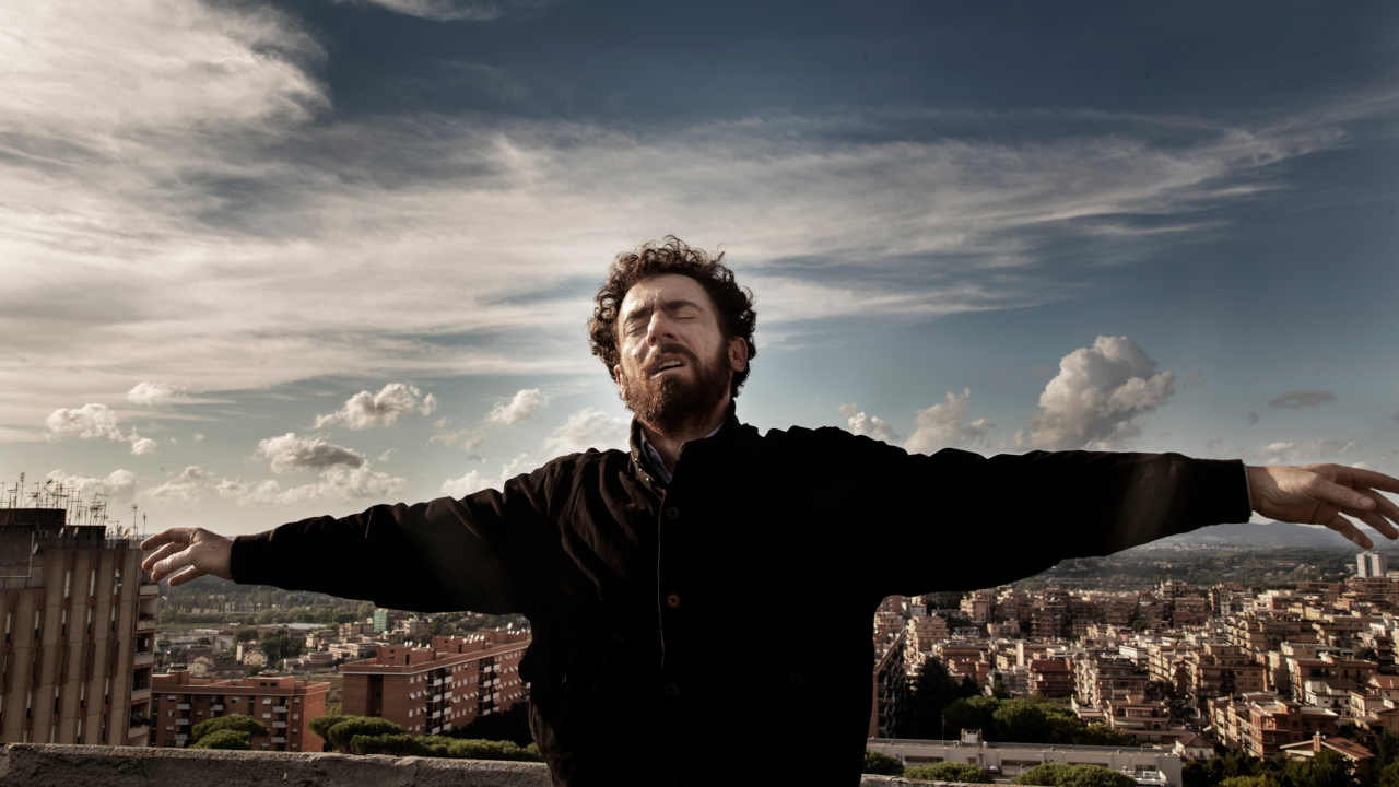 Confidenza: il trailer e il poster del film di Daniele Luchetti dal 24 aprile al cinema