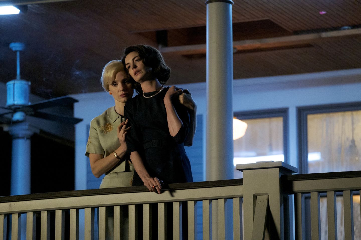 Mothers’s Instict: il poster e il trailer del thriller con Jessica Chastain e Anne Hathaway