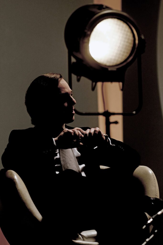 prima immagine dal set della serie miniserie Mike