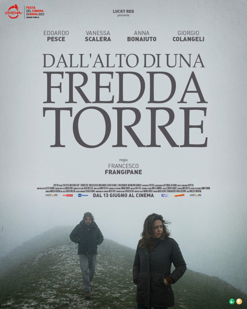 poster film dall'alto di una fredda torre
