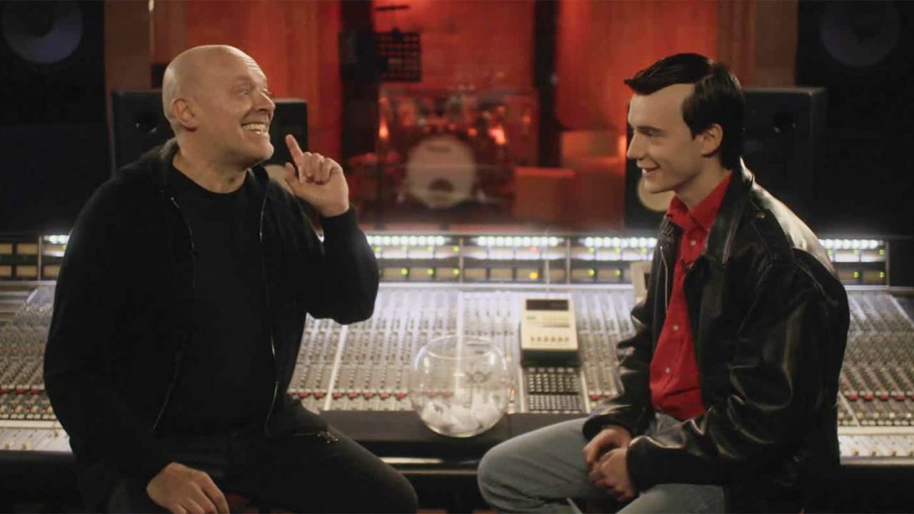 Max Pezzali incontra il Max nella nuova featurette della serie sulla storia degli 883