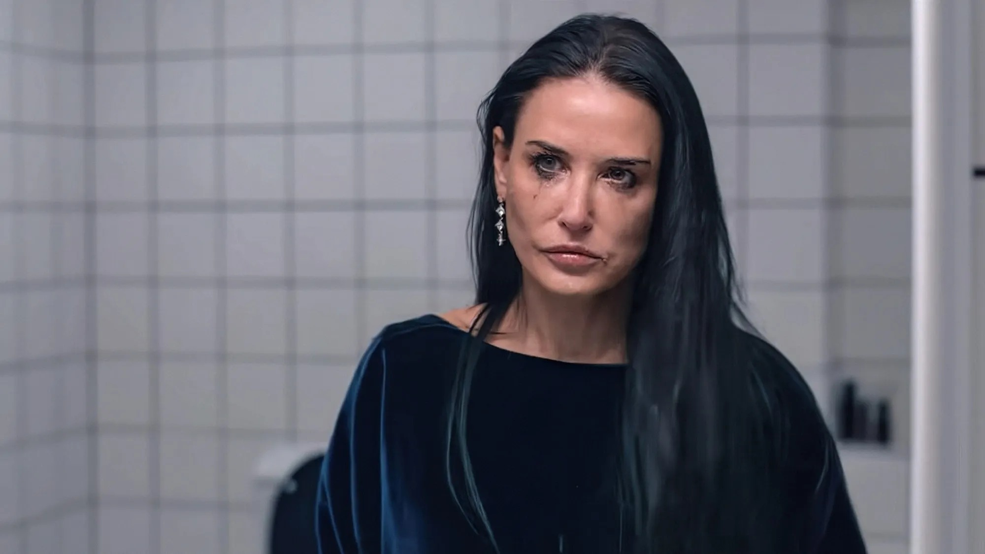 The Substance, la recensione: il rifiuto dell’invecchiare e la distorsione della bellezza
