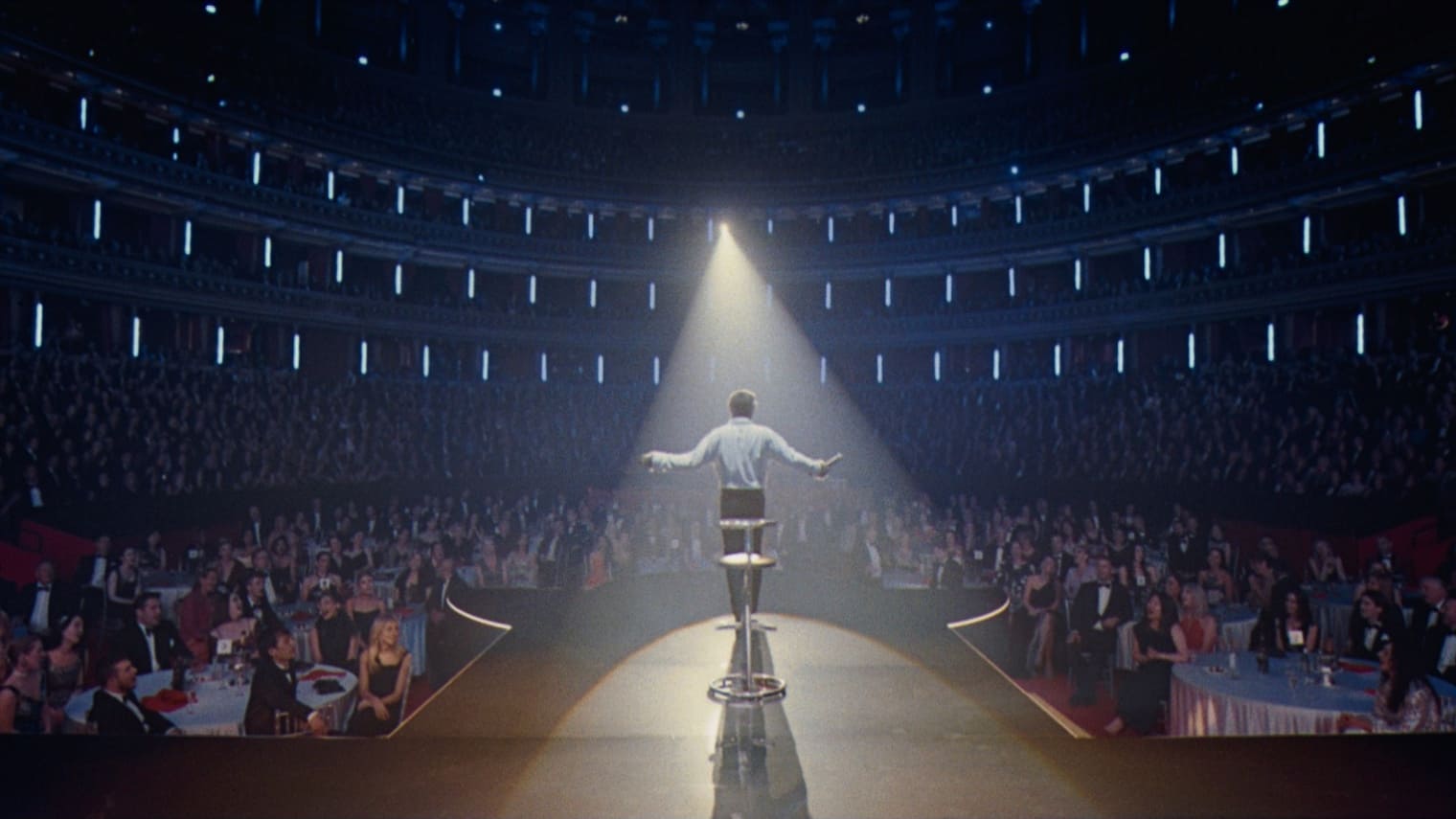 Better Man – La storia di Robbie Williams: il teaser trailer del film di Michael Gracey