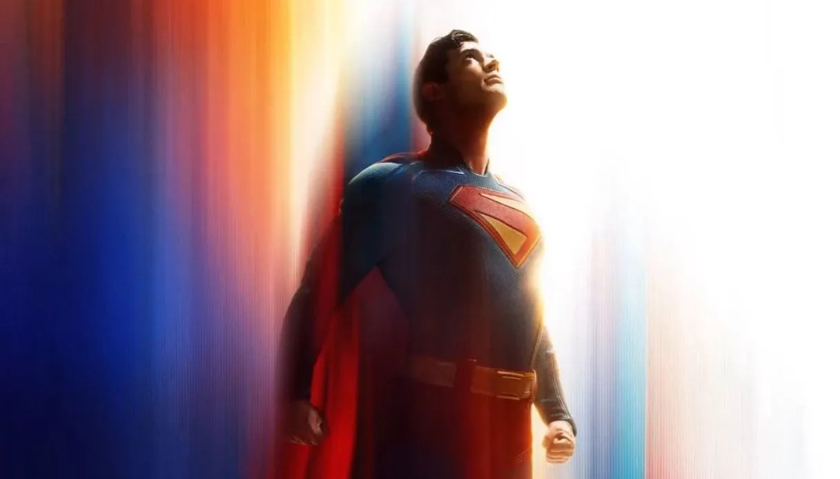 Superman: James Gunn annuncia l’arrivo del trailer e condivide il primo poster ufficiale