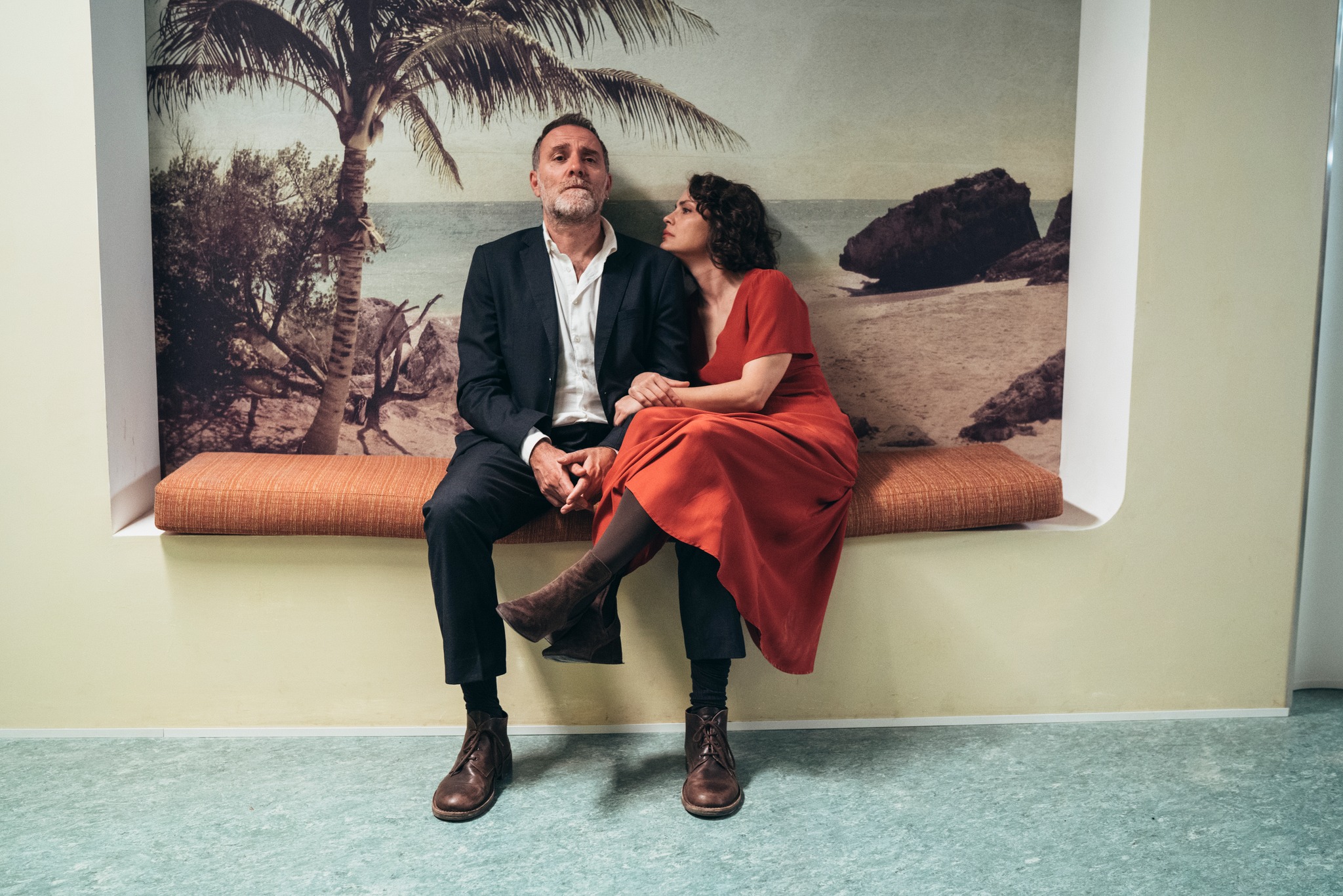 Nonostante di Valerio Mastandrea uscirà nelle sale il 27 marzo, il poster