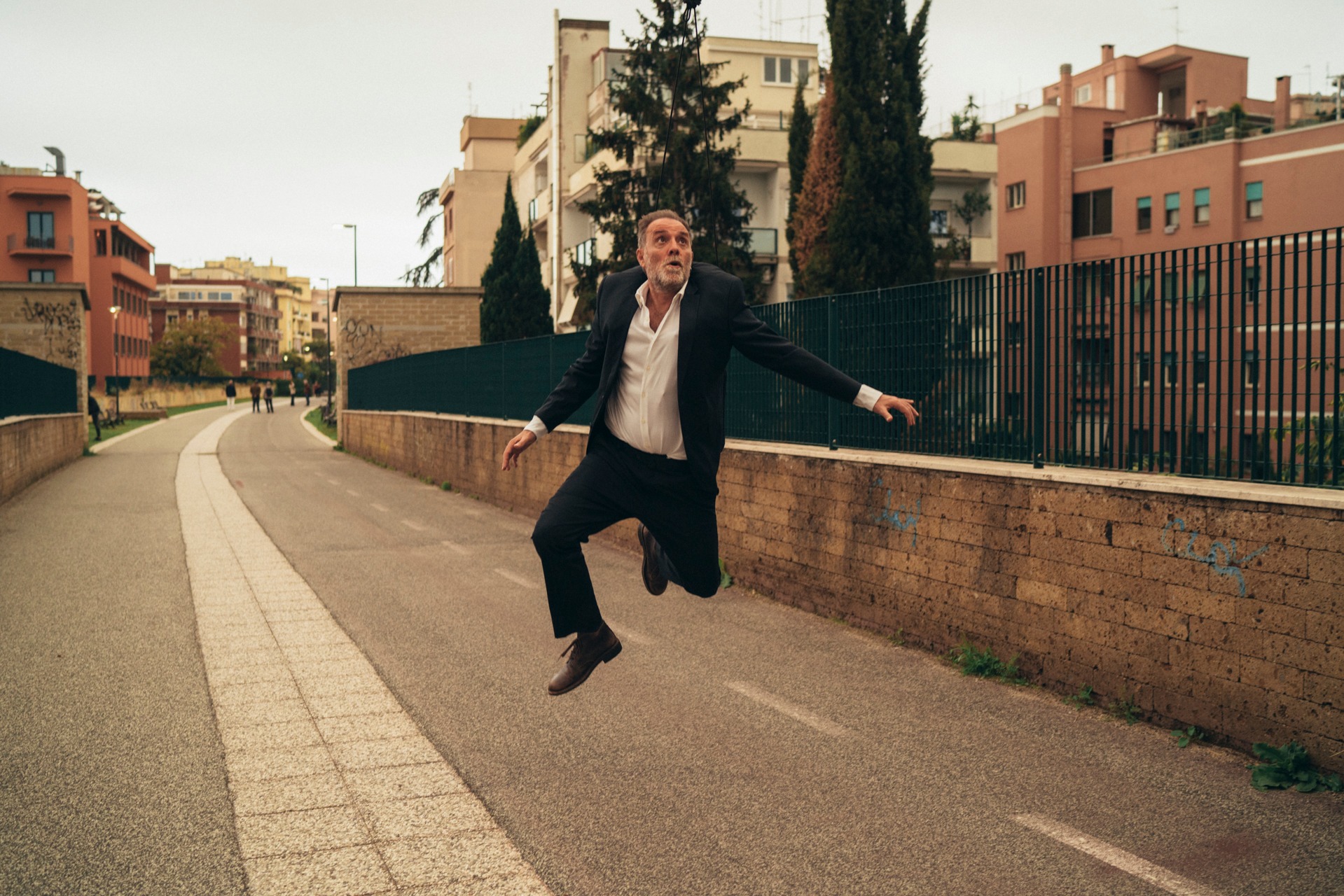 Nonostante: il trailer del film di Valerio Mastandrea al cinema a marzo