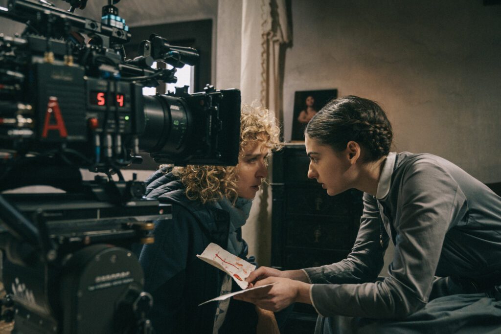immagine backstage serie l'arte della gioia