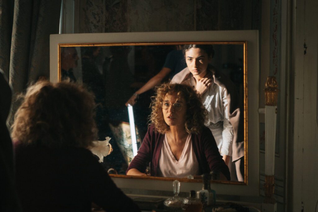immagine backstage serie l'arte della gioia