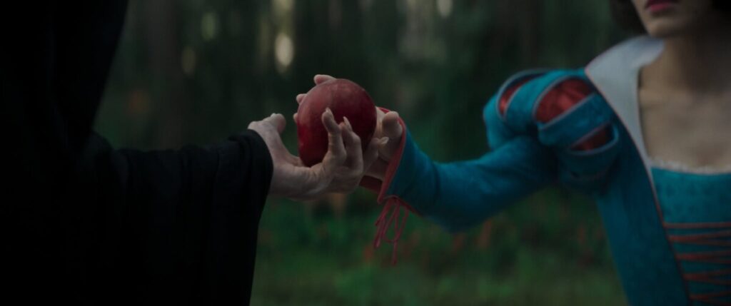 (L-R): Gal Gadot as the Evil Queen and Rachel Zegler as Snow White in Disney’s live-action SNOW WHITE. Photo courtesy of Disney. © 2024 Disney Enterprises Inc. All Rights Reserved.