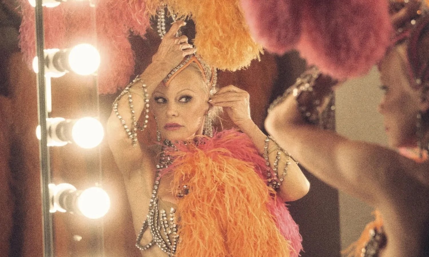 The Last Showgirl: il trailer italiano del con Pamela Anderson e Jamie Lee Curtis