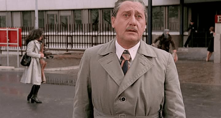 immagine film un borghese piccolo piccolo