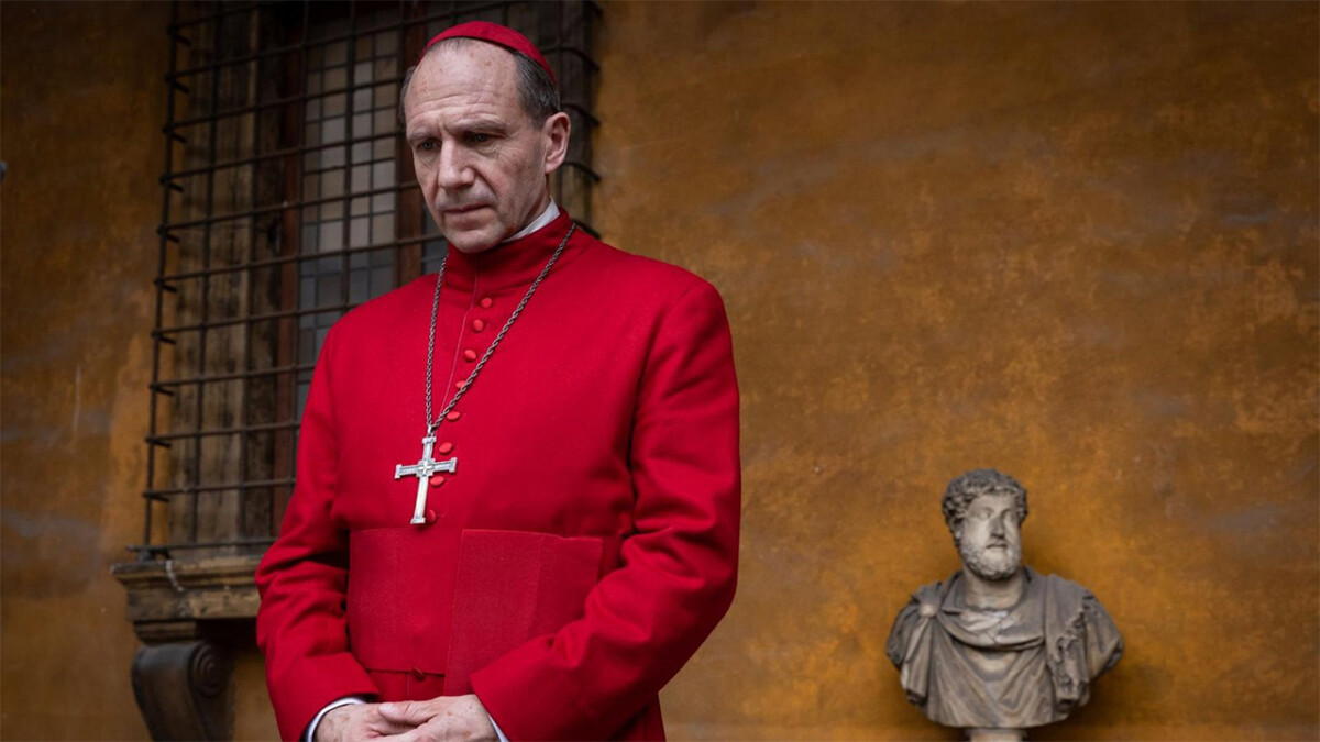 Conclave, 10 curiosità sul thriller del Vaticano con Ralph Fiennes