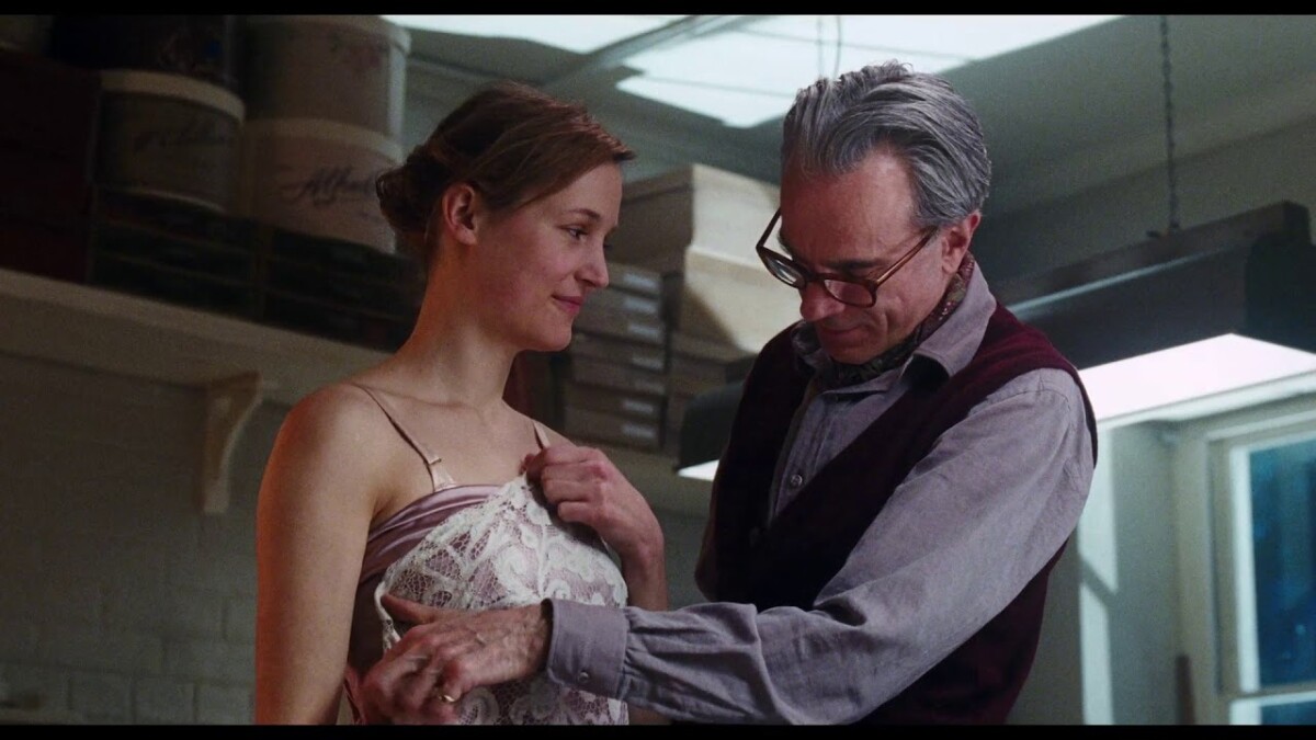 Il Filo Nascosto, la recensione: un amore cucito a mano tra bellezza, potere e veleno