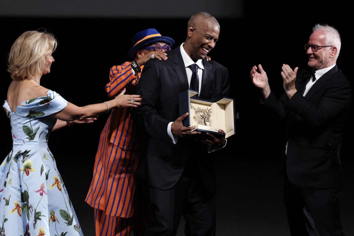 Denzel Washington riceve a sorpresa la Palma d’Oro Onoraria a Cannes 78