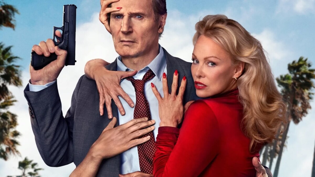 Una Pallottola Spuntata: il poster italiano del film con Liam Neeson e Pamela Anderson
