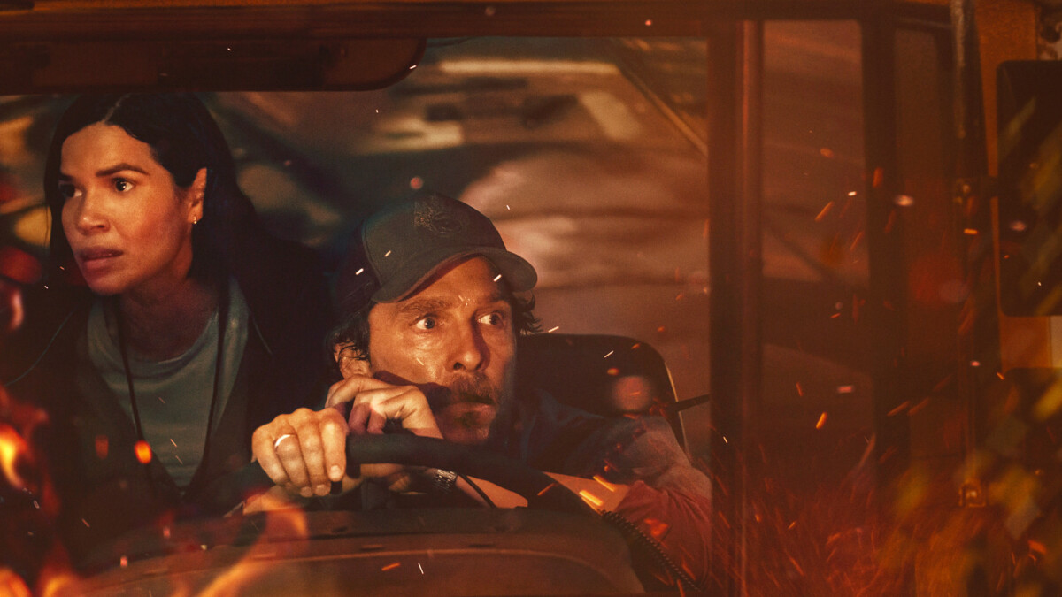 The Lost Bus, il trailer italiano del film con Matthew McConaughey e America Ferrera