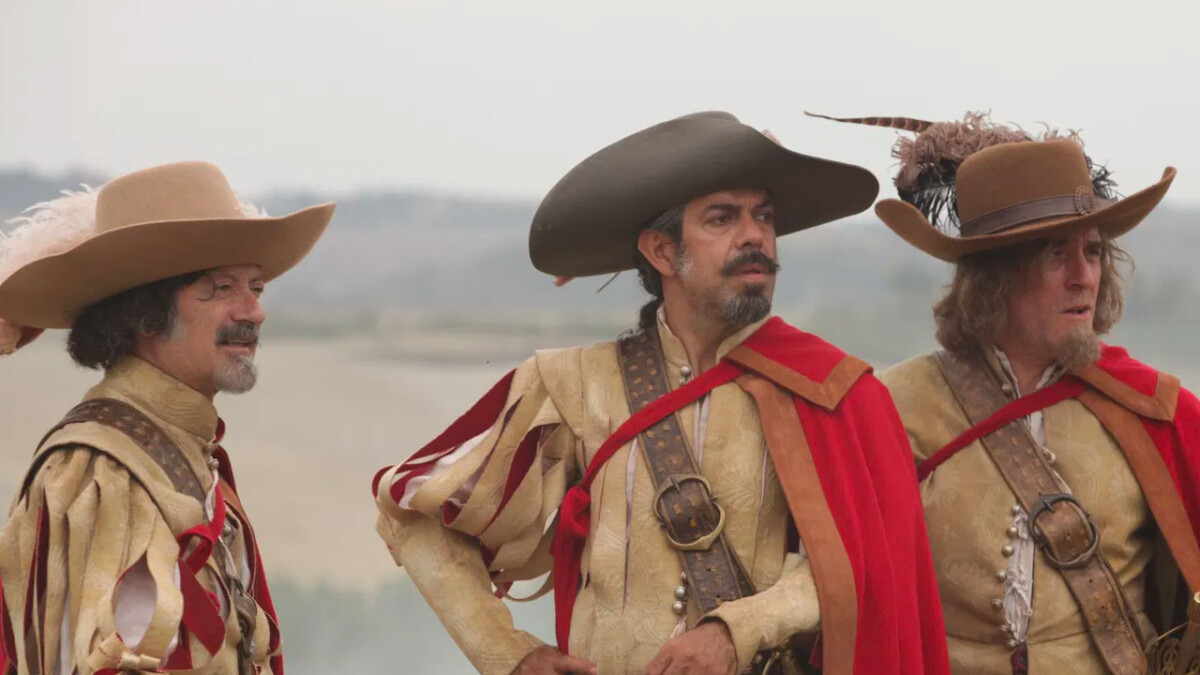 Tutti per 1 – 1 per Tutti, la recensione: i Moschettieri tornano in scena tra risate e nostalgia