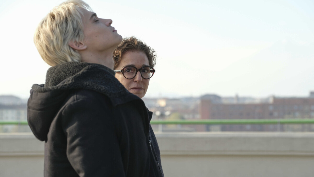 La Gioia: la prima clip del film con Valeria Golino, Saul Nanni e Jasmine Trinca