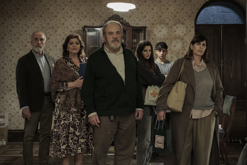 La riunione di condominio: il trailer del film di Santiago Requejo