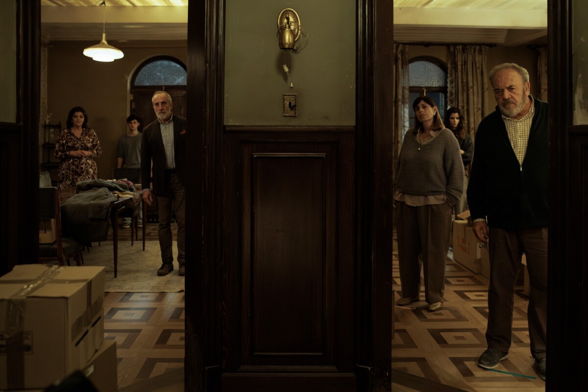 La Riunione di Condominio: il poster italiano del film di Santiago Requejo