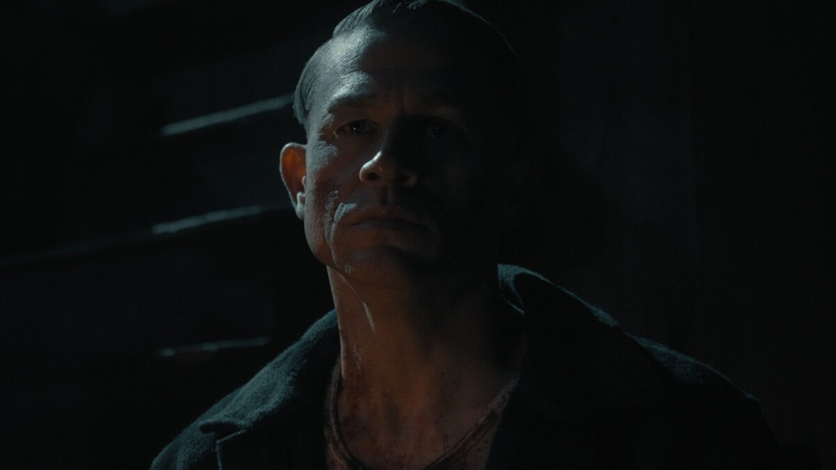 Monster: la storia di Ed Gein, le nuove immagini ufficiali