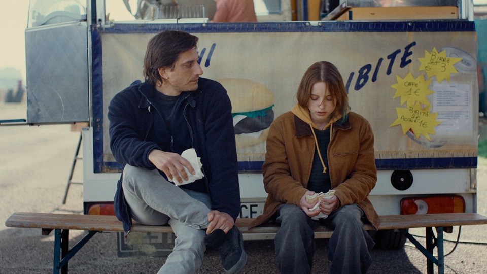 Paternal Leave con Luca Marinelli su Sky Cinema e NOW