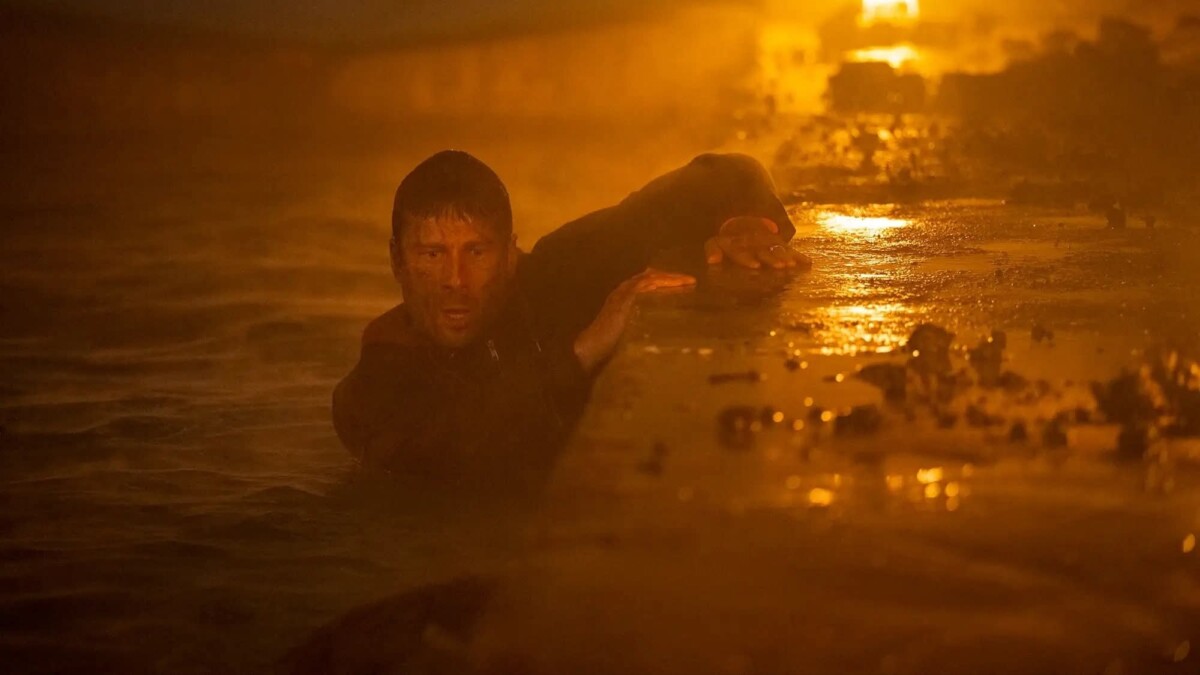 The Running Man: il nuovo poster italiano e le immagini ufficiali del film con Glen Powell