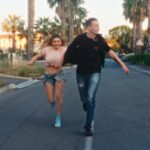 immagine una ragazza brillante