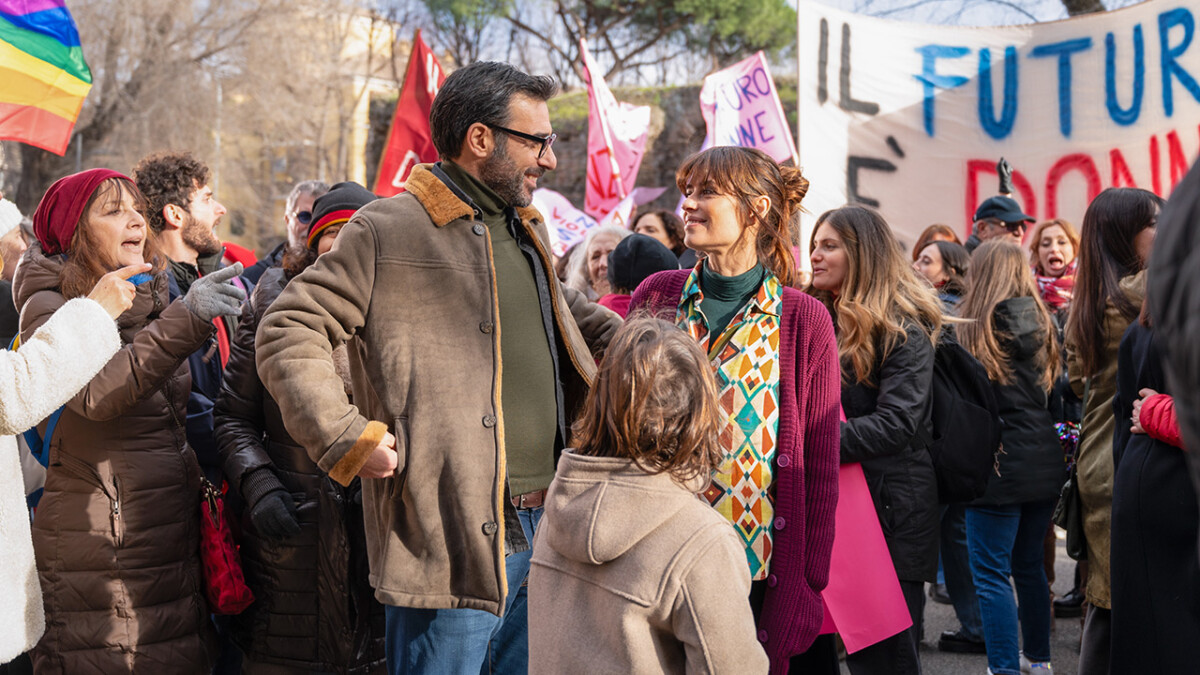 immagine commedia 2 cuori e 2 capanne