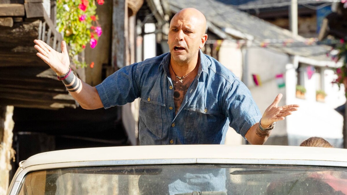 buen camino checco zalone