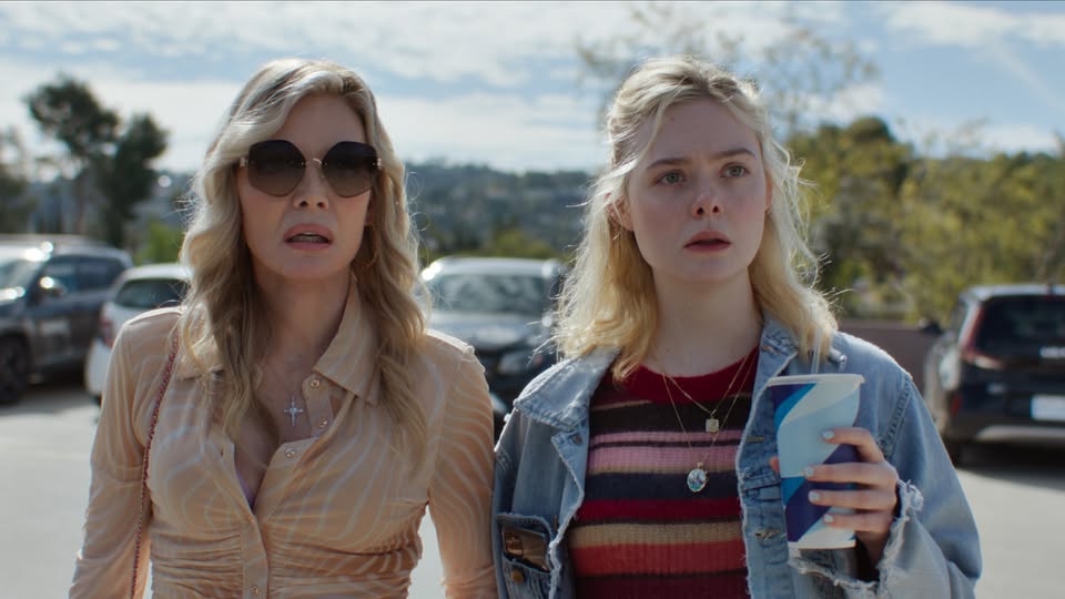 Michelle Pfeiffer ed Elle Fanning in "Margo's Got Money Troubles", in anteprima il 15 aprile 2026 su Apple TV.