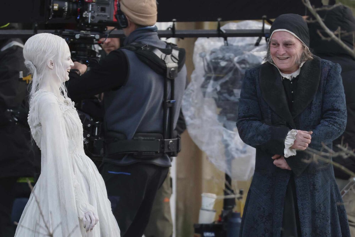 Ebenezer: A Christmas Carol set