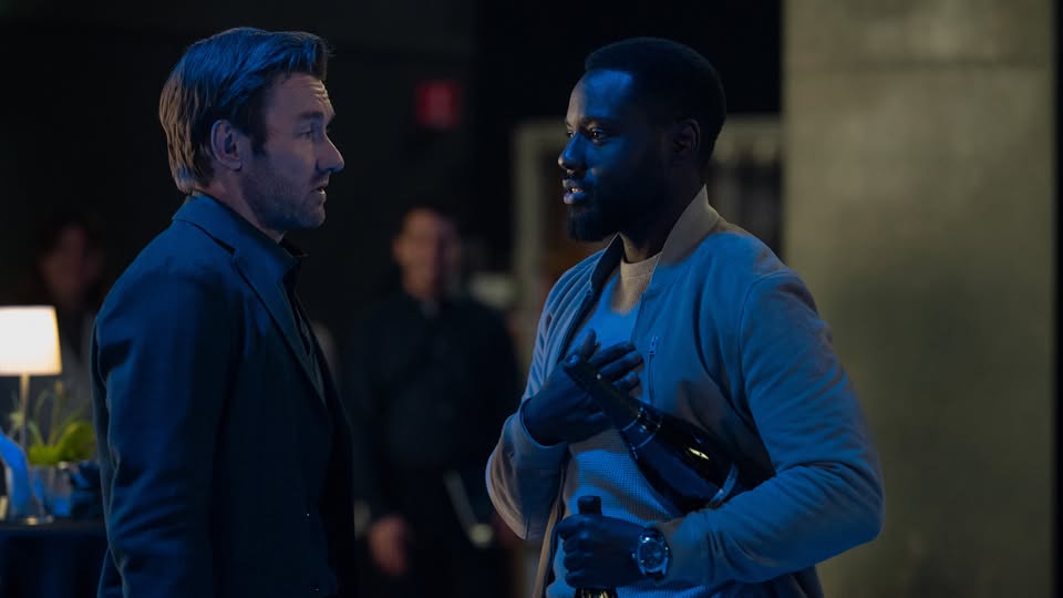 Joel Edgerton e Dayo Okeniyi in "Dark Matter", in anteprima il 28 agosto 2026 su Apple TV.