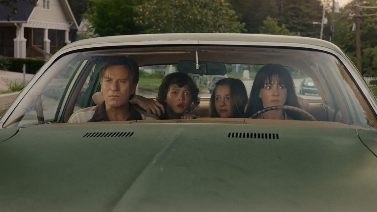 La Fine di Oak Street: il primo trailer e poster del film con Ewan McGregor e Anne Hathaway