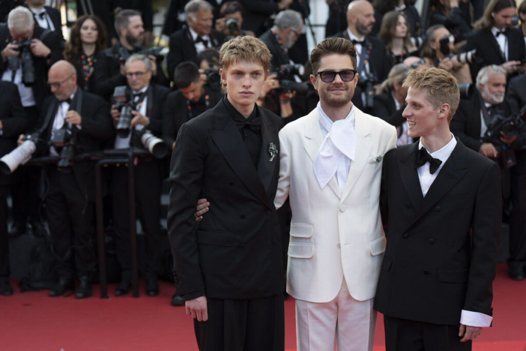 Emmanuel Macchia e Valentin Campagne a Lukas Dhont – Cannes 79 – Foto Martina Dal Piano per Think Movies