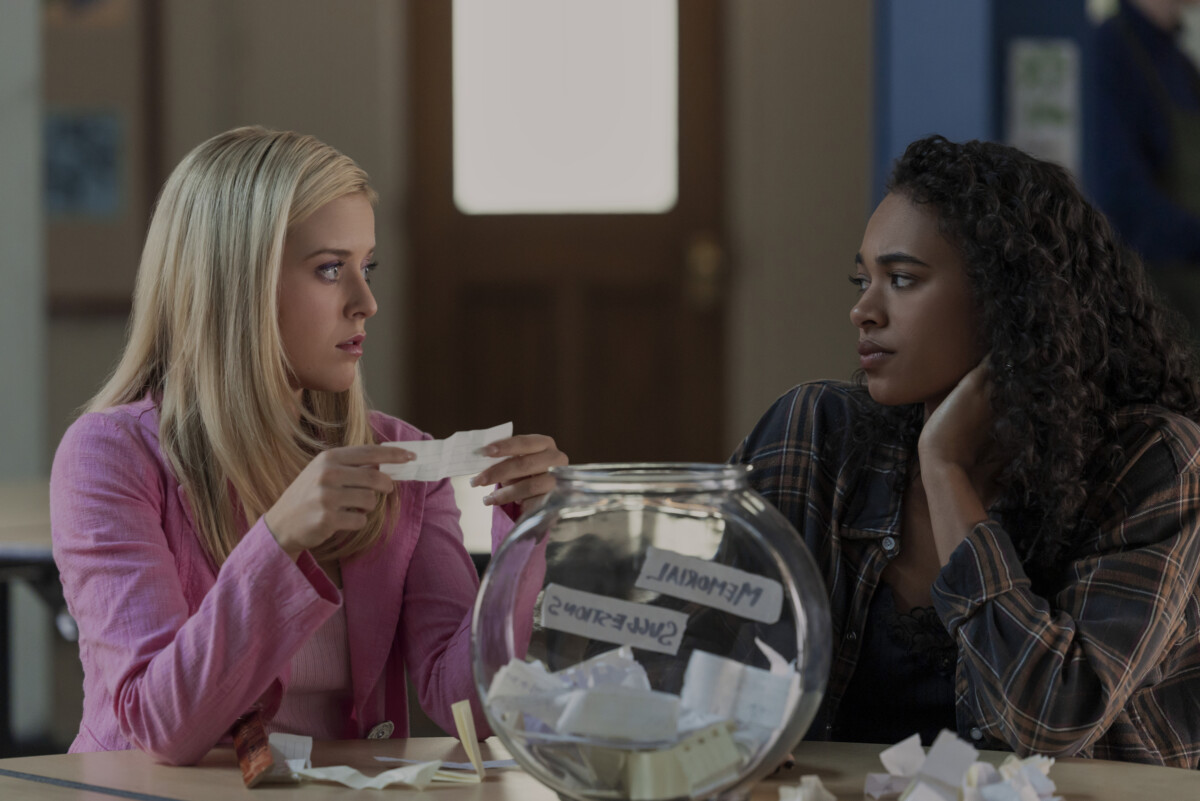 Elle: il trailer e il poster della serie a luglio su Prime Video